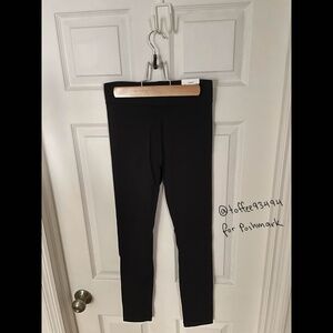 NWT Lou & Grey Essential Leggings, Black